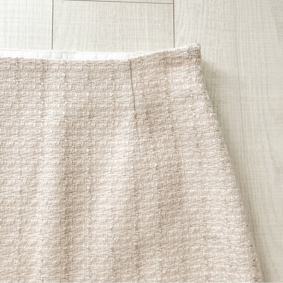 Aritzia Babaton beige tweed mini skirt - Picture 4 of 10
